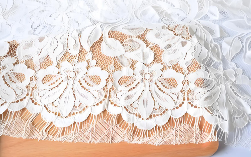 What are the common techniques for textile lace?